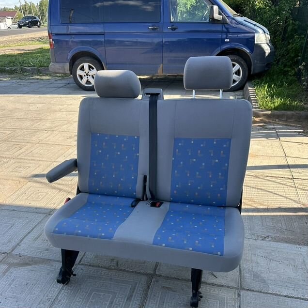 Сиденье салона Volkswagen Caravelle T5